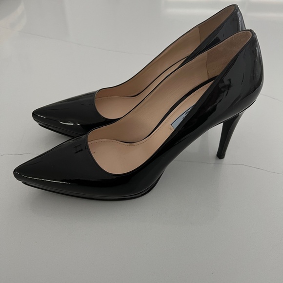 PRADA Black Pointy Toe Patent Leather Heels Shoes Pumps Work Evening - Picture 5 of 12